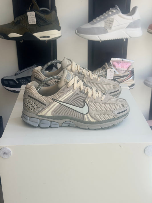Nike vomero 5 - TAILLE 43