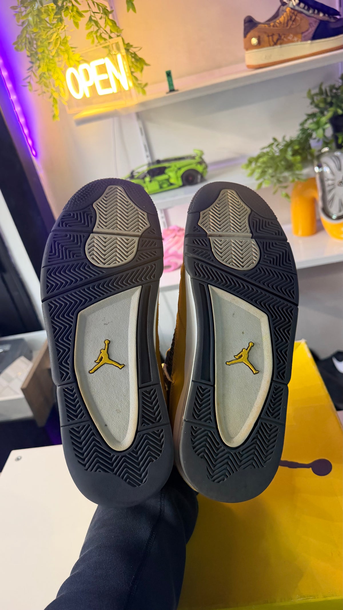 Air Jordan 4 Retro « Lightning » TAILLE 45