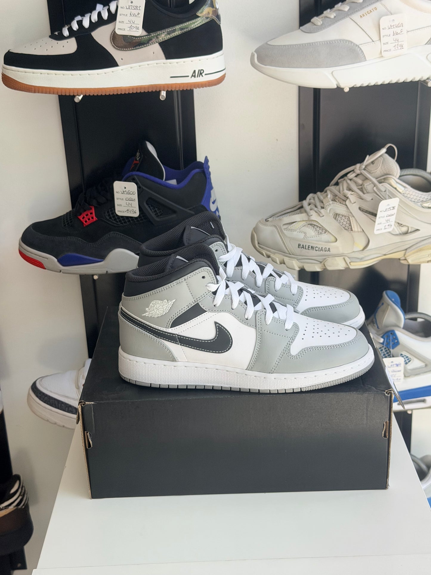 Jordan 1 mid grey - taille 39