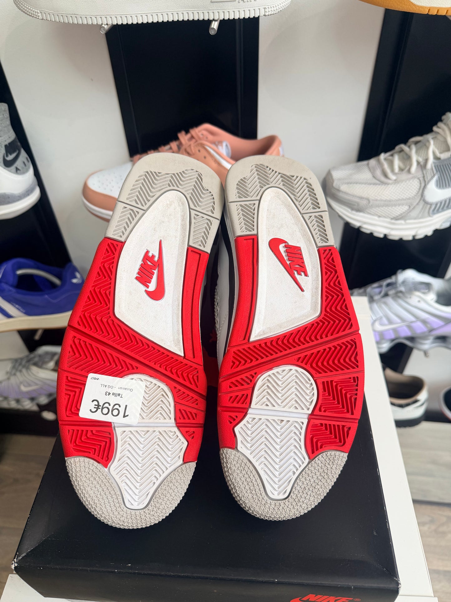 Jordan 4 fire red - taille 43
