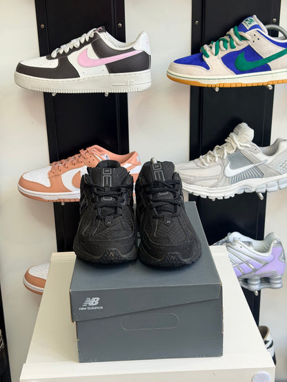New balance 1906r triple black - taille 41,5