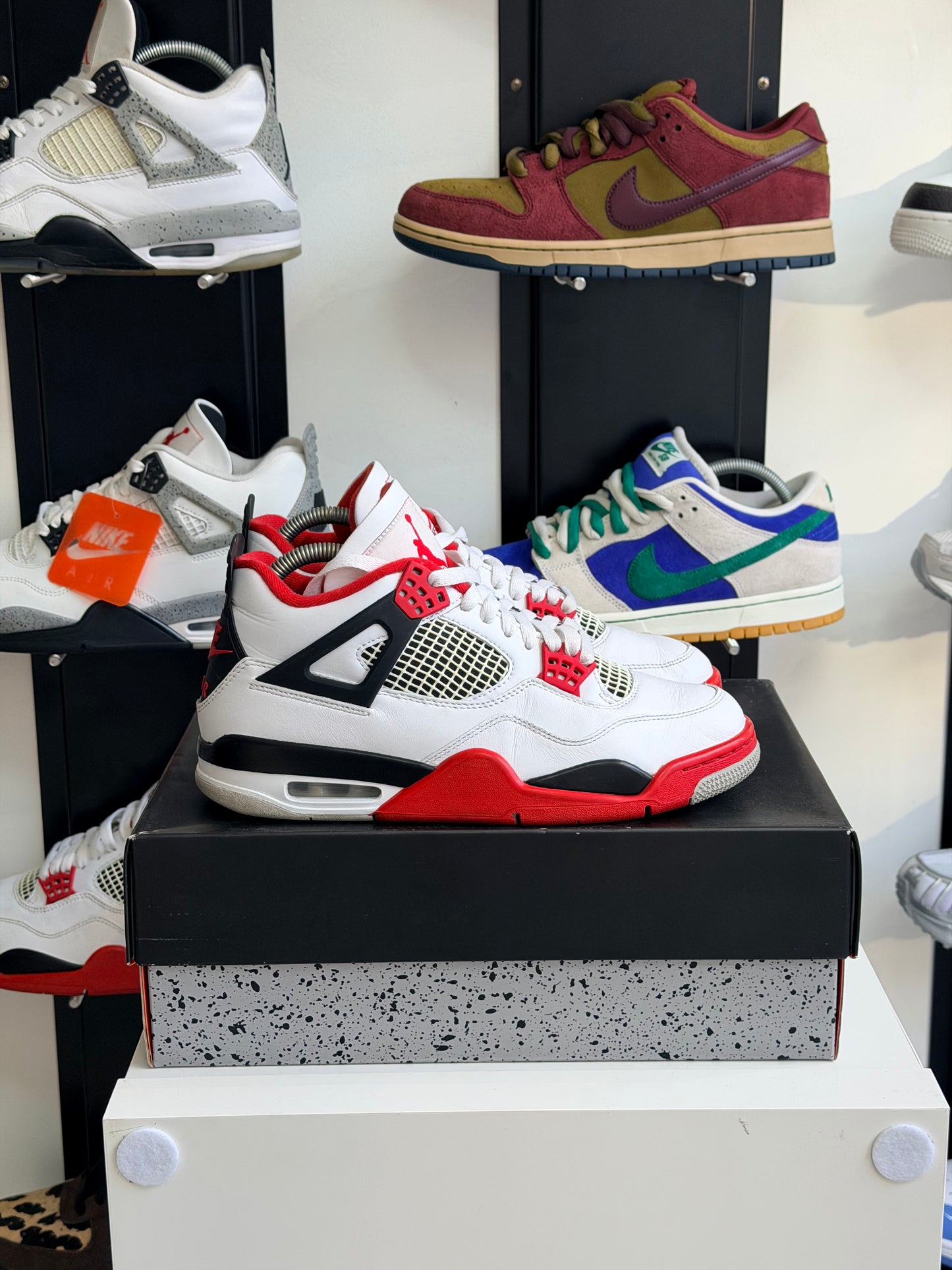 Jordan 4 fire red - taille 42
