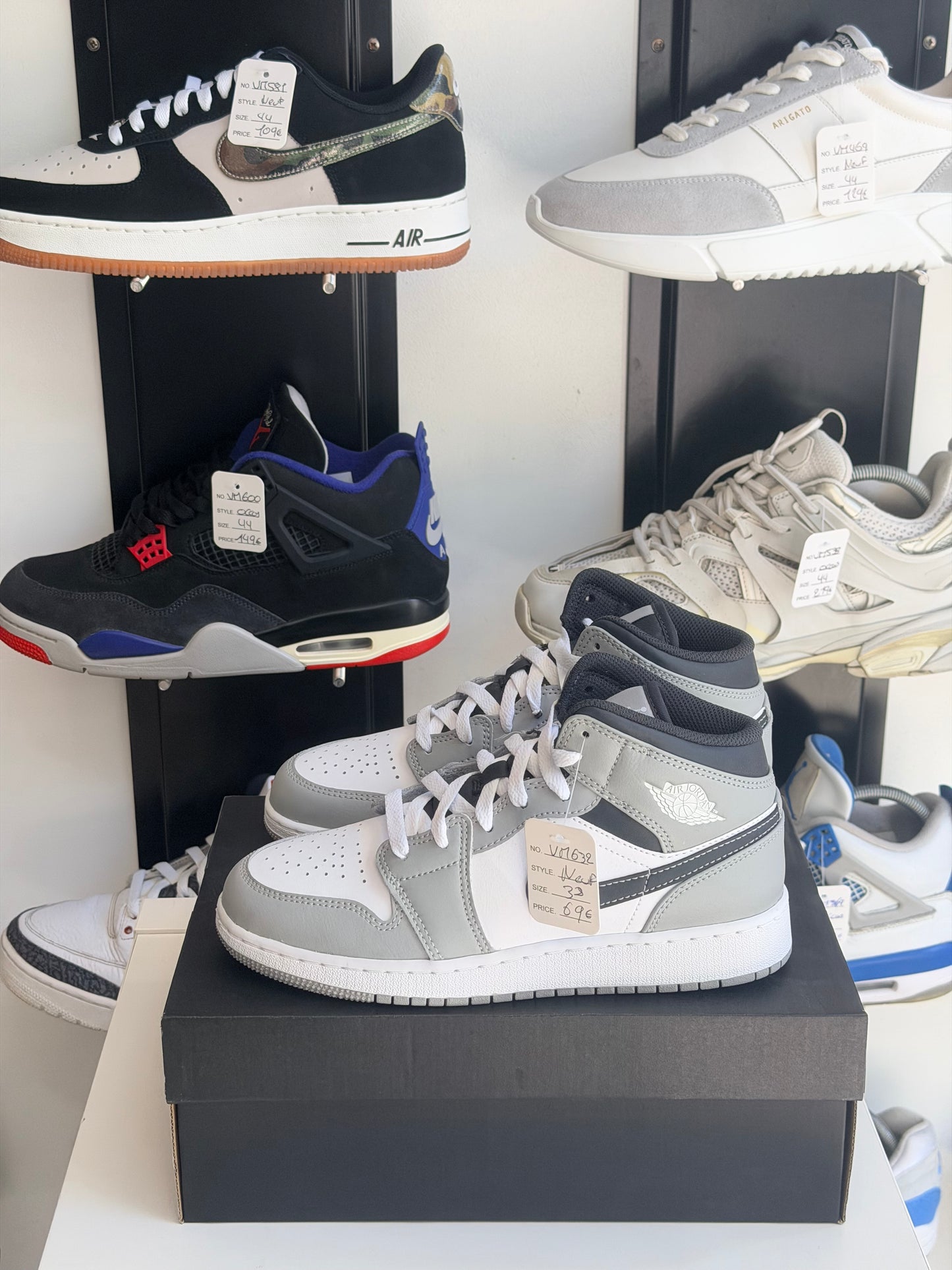 Jordan 1 mid grey - TAILLE 38