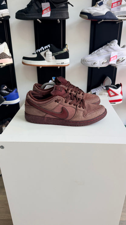 Nike SB Dunk Low City of Love Burgundy Crush - taille 42,5