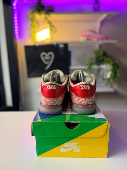 Nike SB Dunk Low Stingwater Magic Mushroom - TAILLE 42