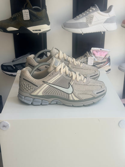 Nike vomero 5 - TAILLE 43