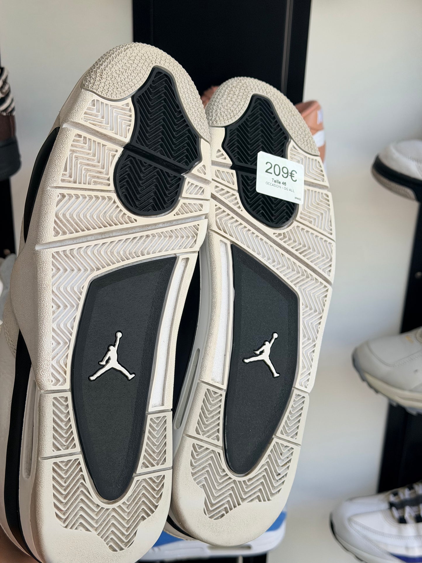 Jordan 4 military - TAILLE 46