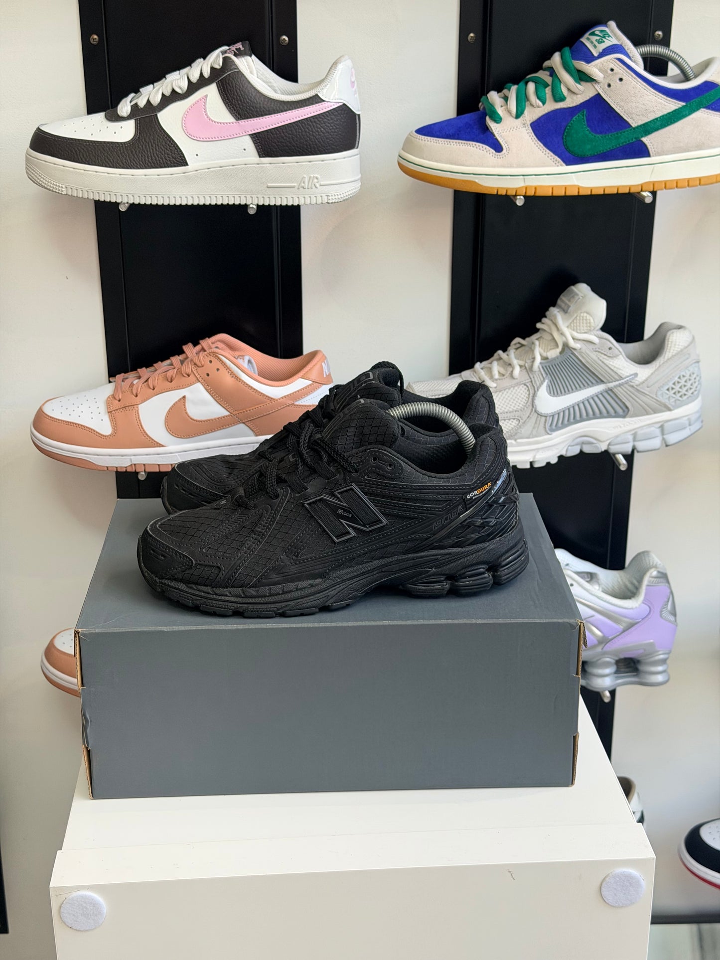 New balance 1906r triple black - taille 41,5
