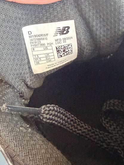 New balance 1906r triple black - taille 41,5