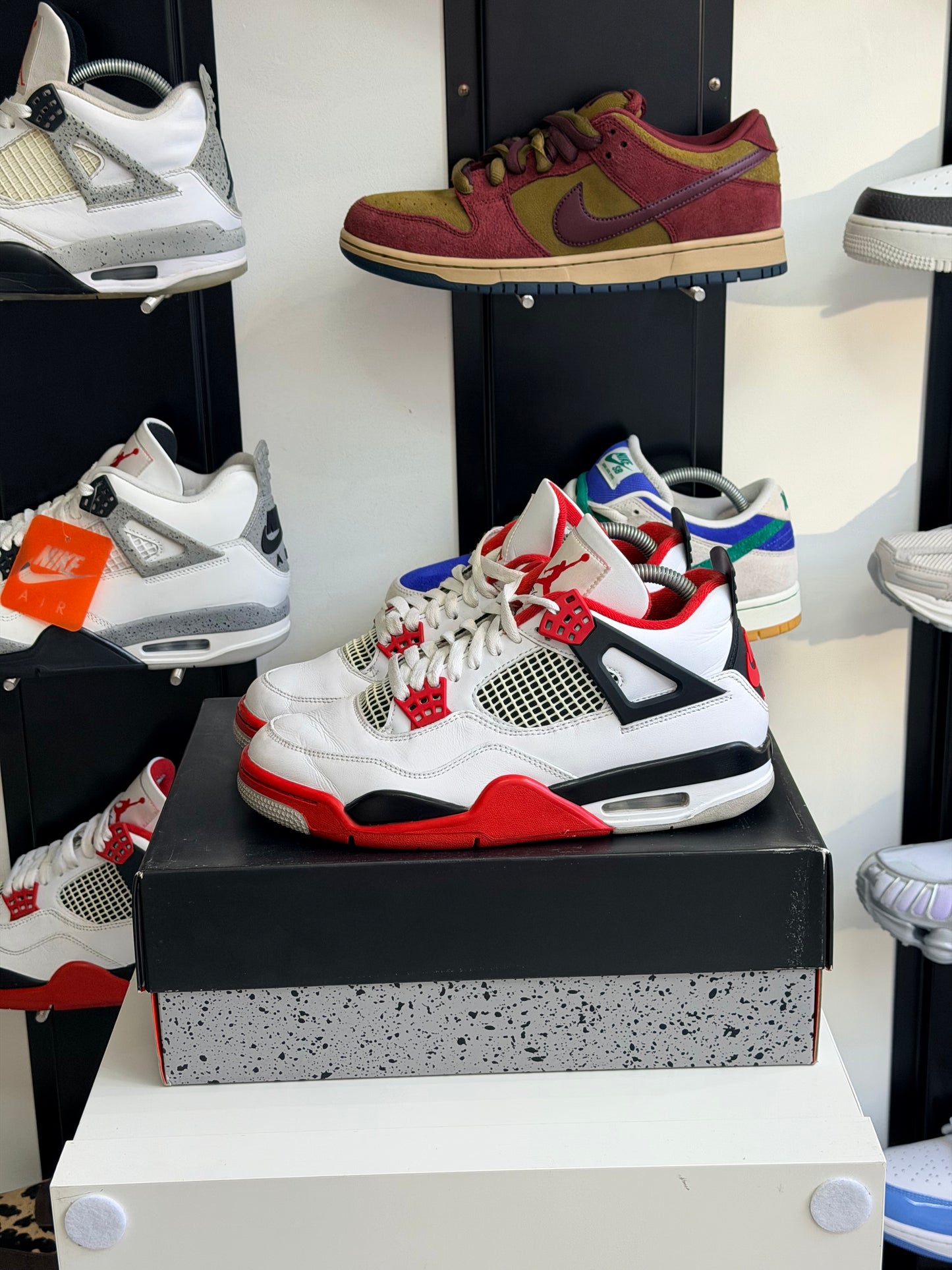 Jordan 4 fire red - taille 42