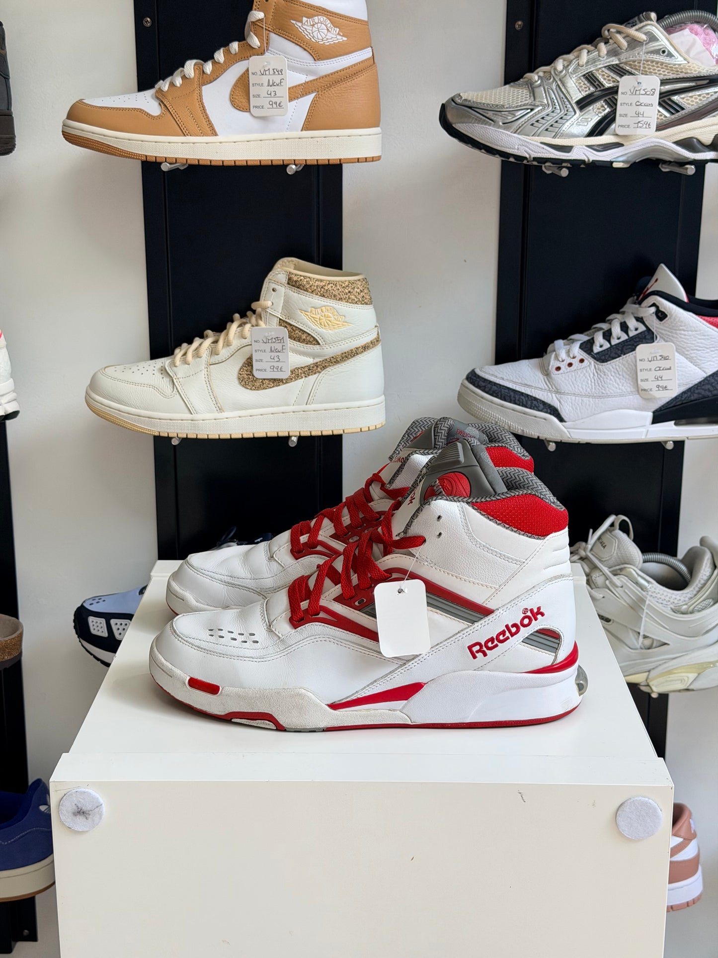 Rebook PUMP blanche et rouge - TAILLE 44