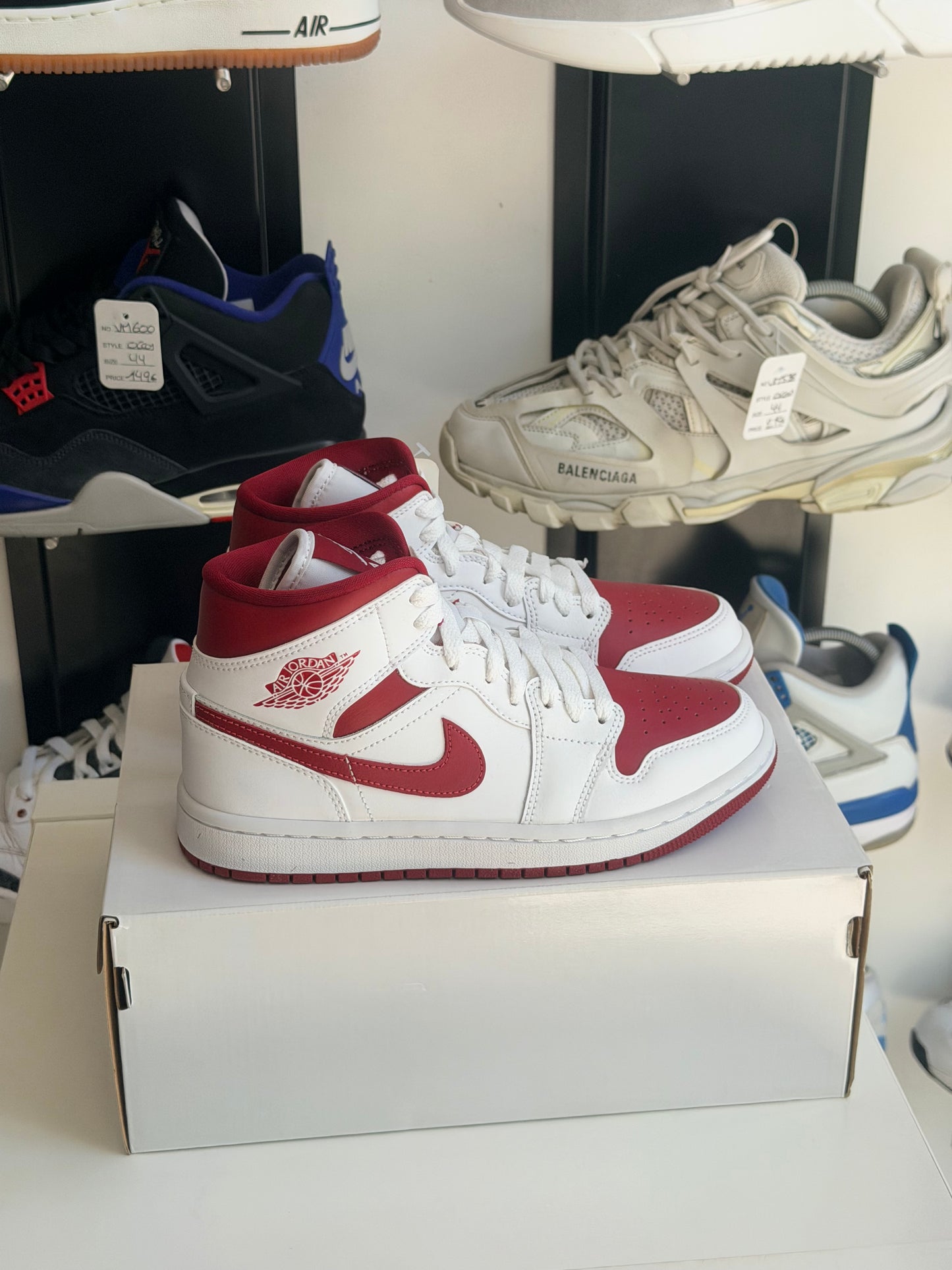 Jordan 1 mid rouge et blanche - TAILLE 36,5