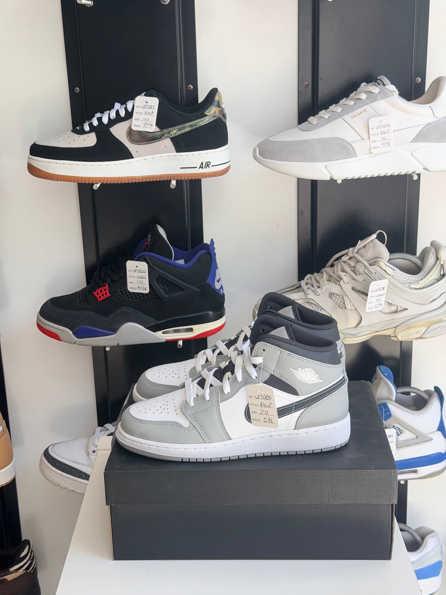 Jordan 1 mid grey - taille 39