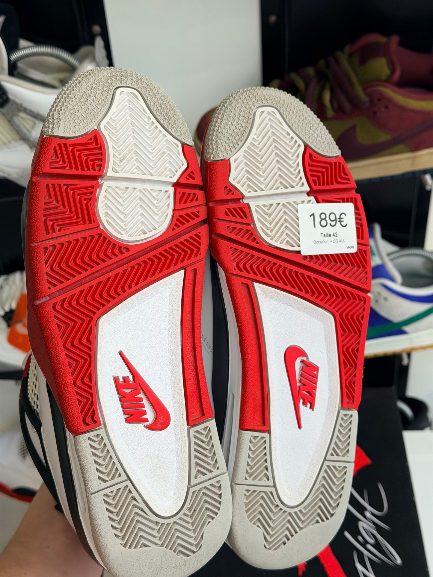 Jordan 4 fire red - taille 42
