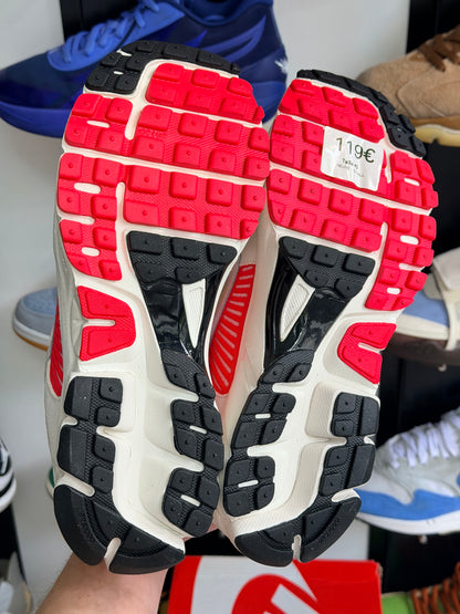 NIKE VOMERO 5 ROUGE - TAILLE 43