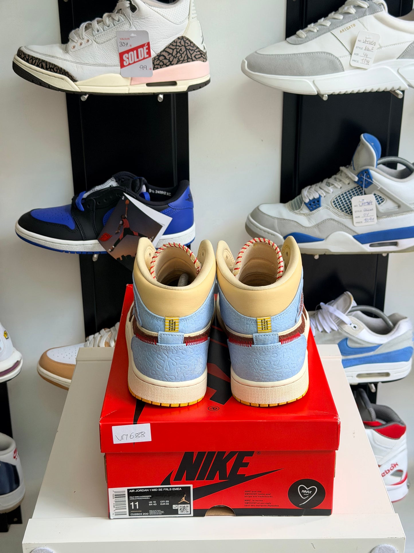 Jordan 1 mid MCR - TAILLE 45