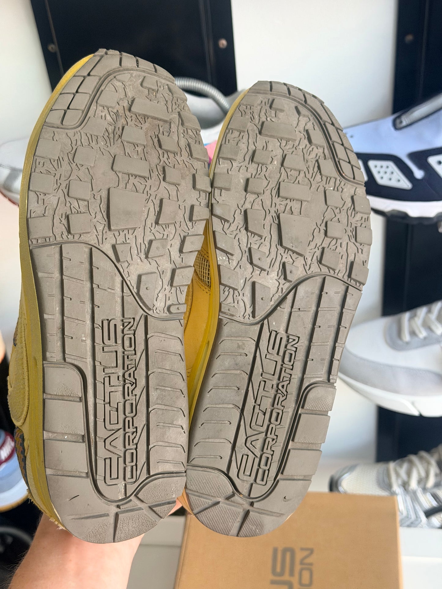 Air Max 1 Travis Scott saturne gold - TAILLE 40