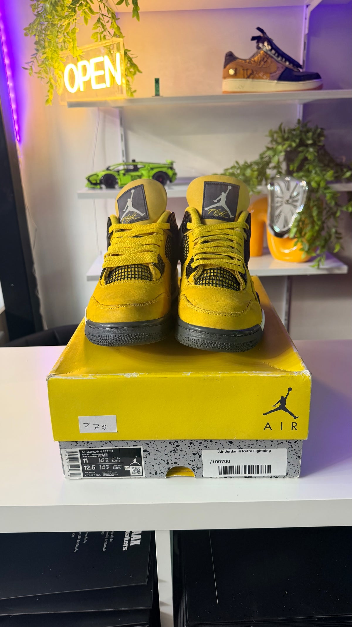 Air Jordan 4 Retro « Lightning » TAILLE 45