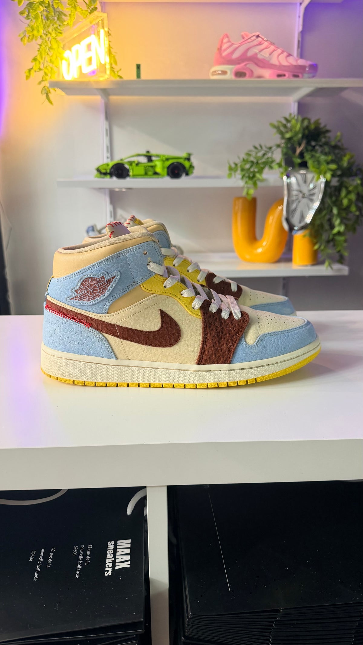 Air Jordan 1 Mid SE Fearless « Maison Château Rouge »- TAILLE 44