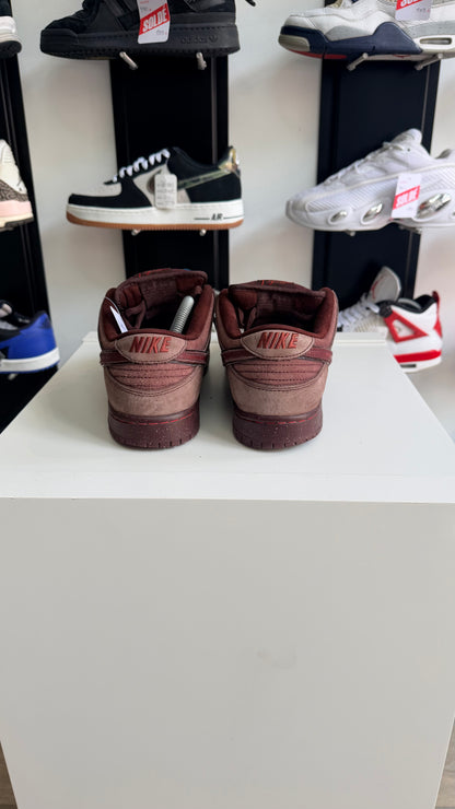 Nike SB Dunk Low City of Love Burgundy Crush - taille 42,5