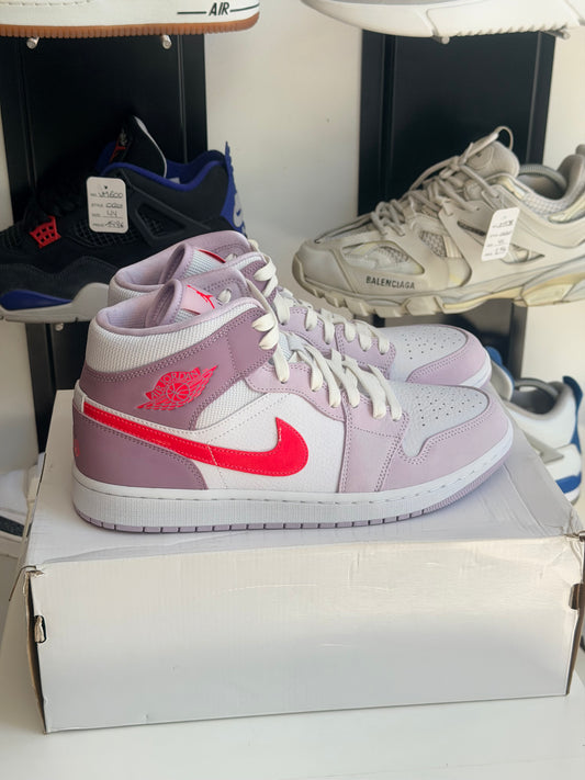Jordan 1 mid saint Valentin - TAILLE 44,5