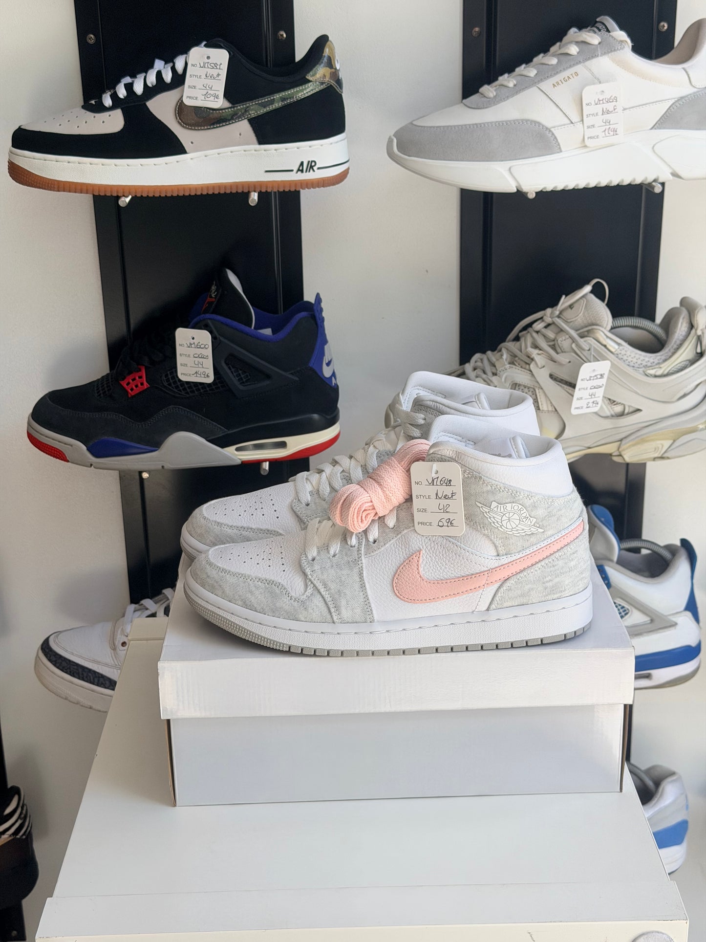 NIKE AIR JORDAN 1 RETRO MID SE WMNS LIGHT IRON ORE - TAILLE 42