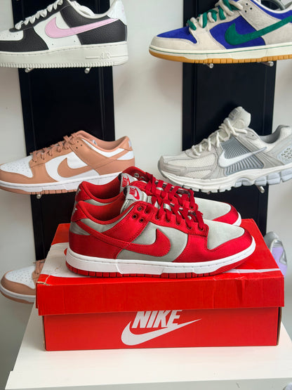 Nike dunk low UNLV satin - taille 40