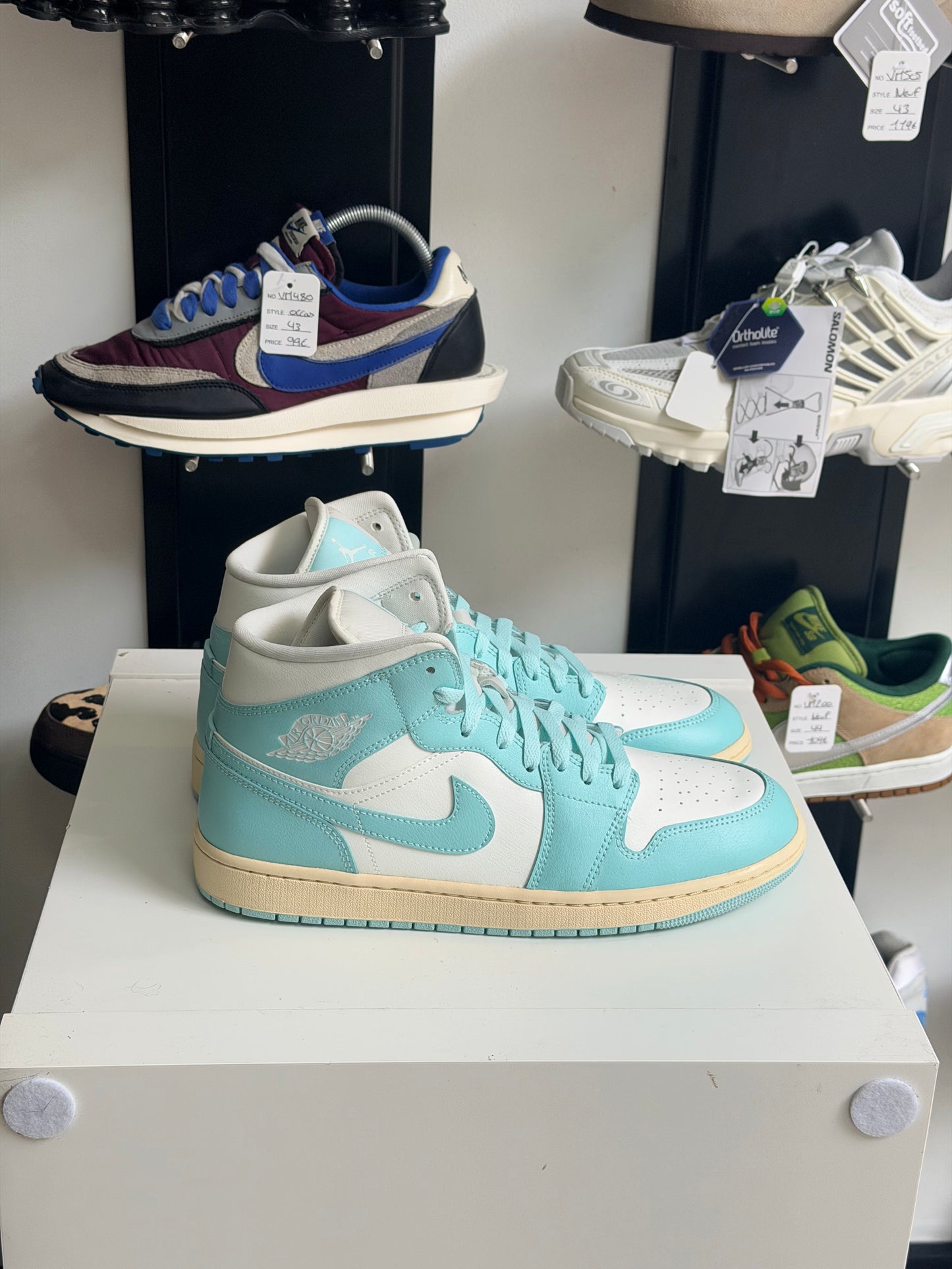 Jordan 1 mid Light dew - TAILLE 44,5