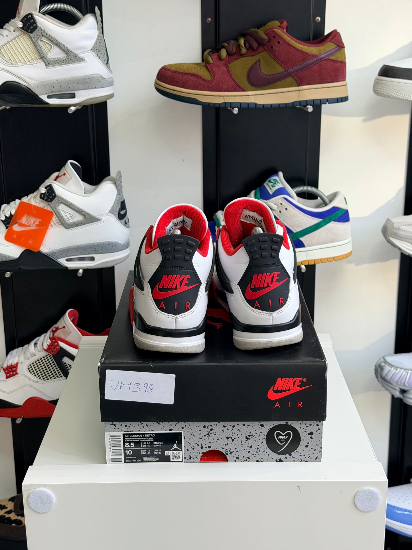 Jordan 4 fire red - taille 42