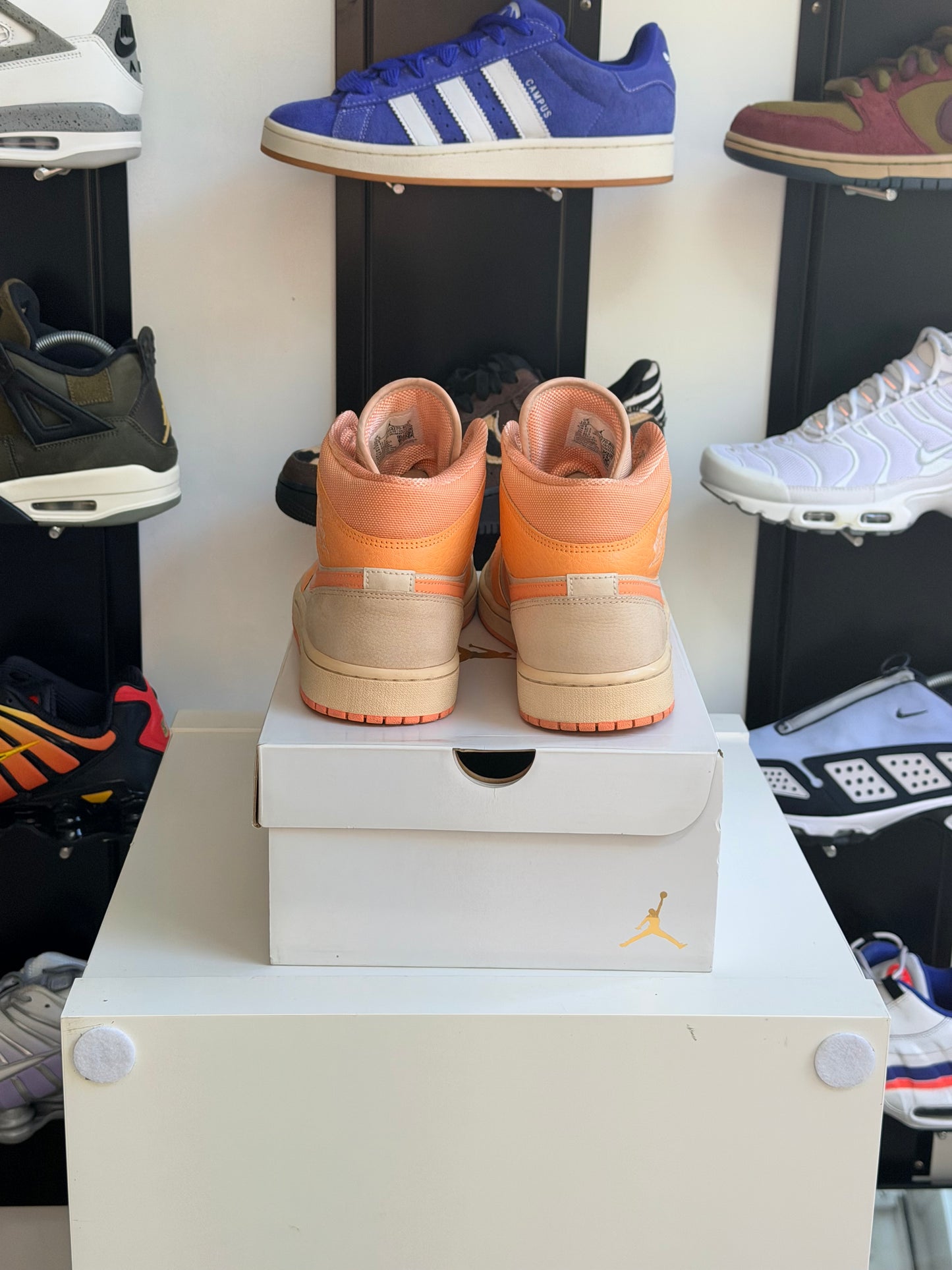 Jordan 1 mid abricots - TAILLE 42,5