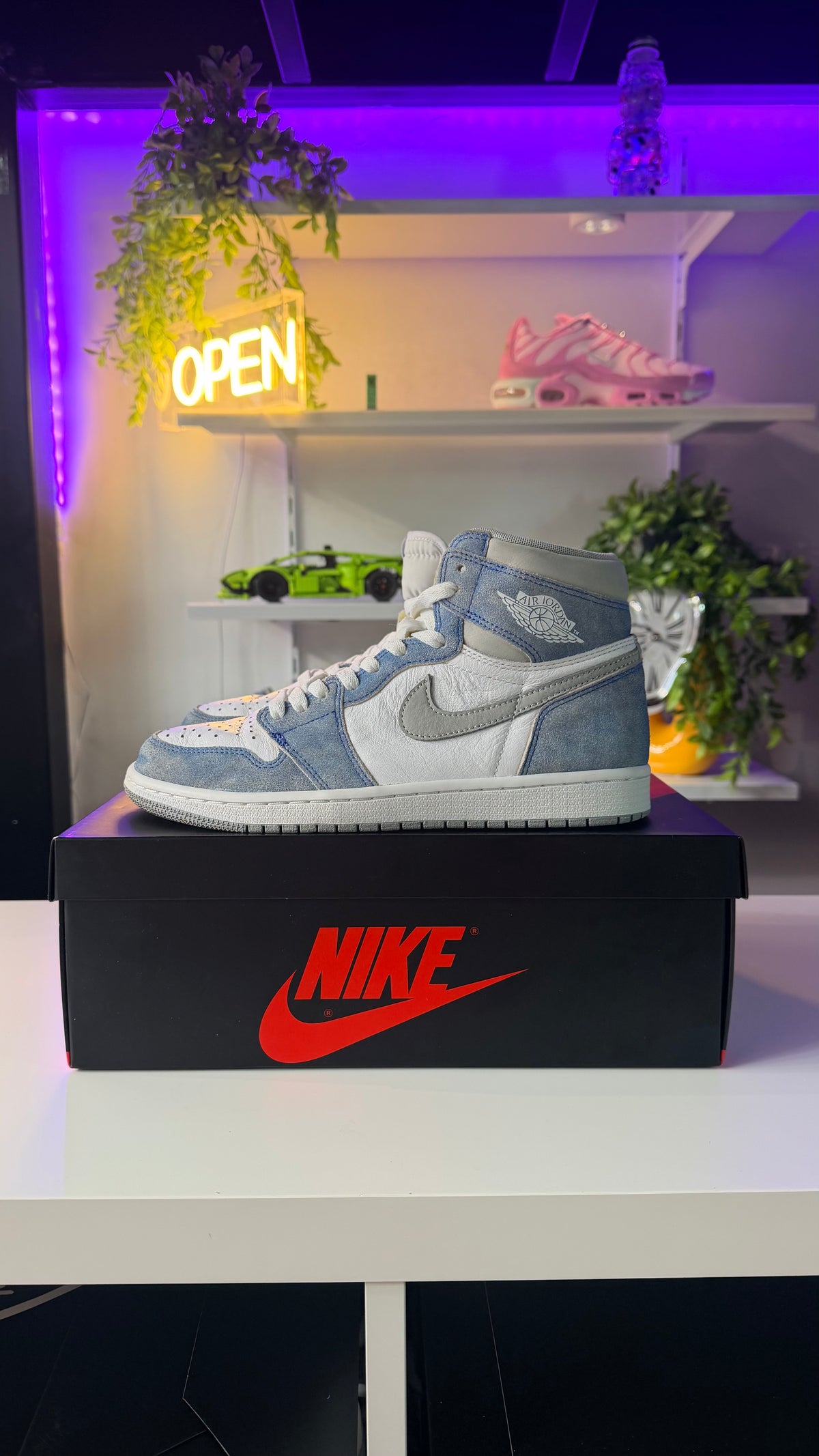 Air Jordan 1 Retro High OG « Hyper Royal » TAILLE 41