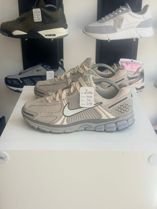 Nike vomero 5 - TAILLE 43