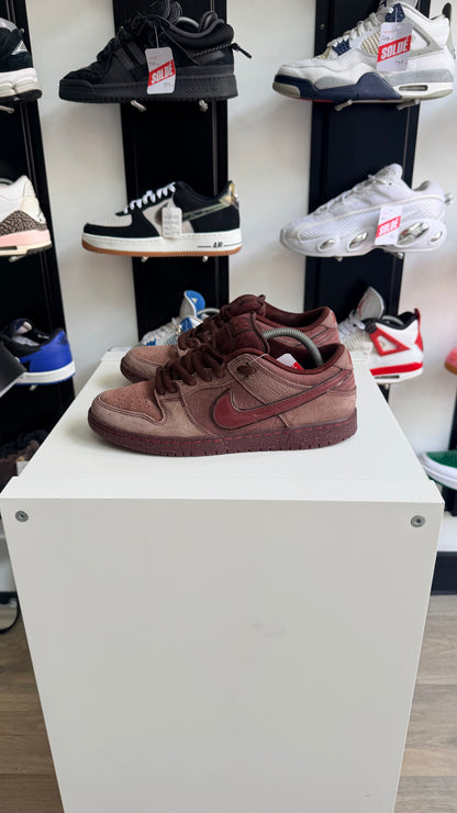 Nike SB Dunk Low City of Love Burgundy Crush - taille 42,5
