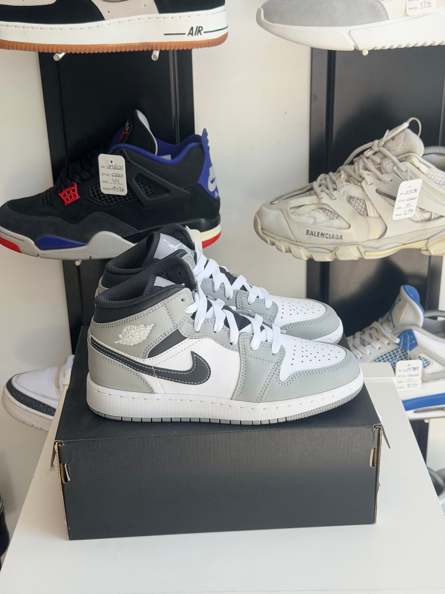 Jordan 1 mid grey - taille 36