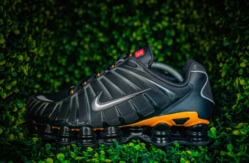 Nike shox TL black gold – 129€