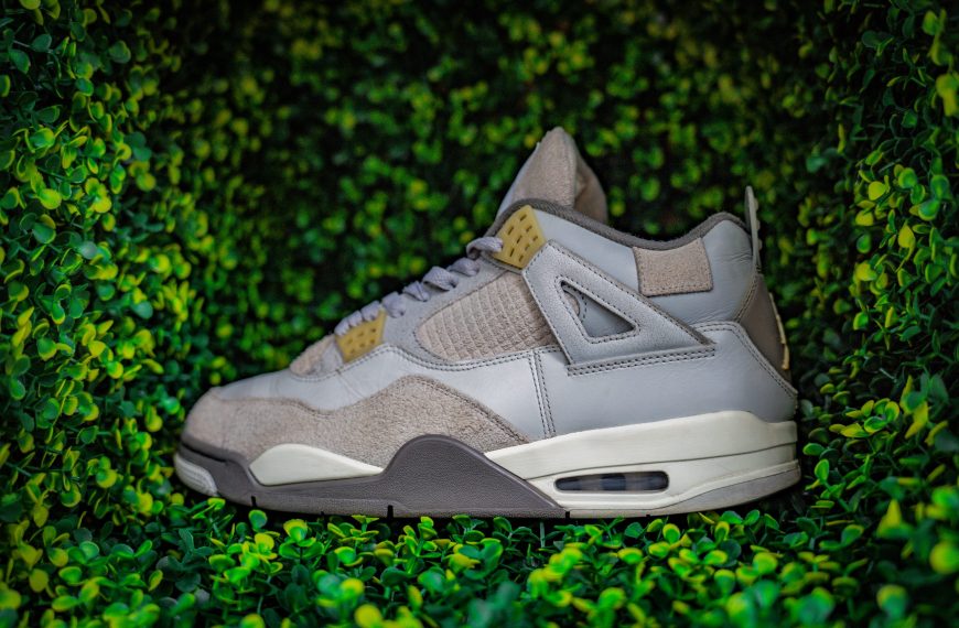Jordan 4 Craft Photon Dust – 99€