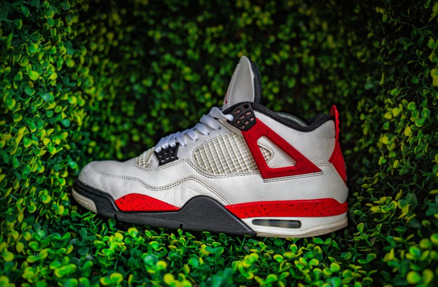 Jordan 4 Red Cément – 99€