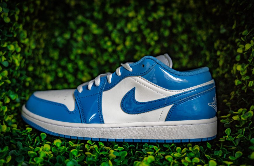 Jordan 1 Low Patent blue – 119€