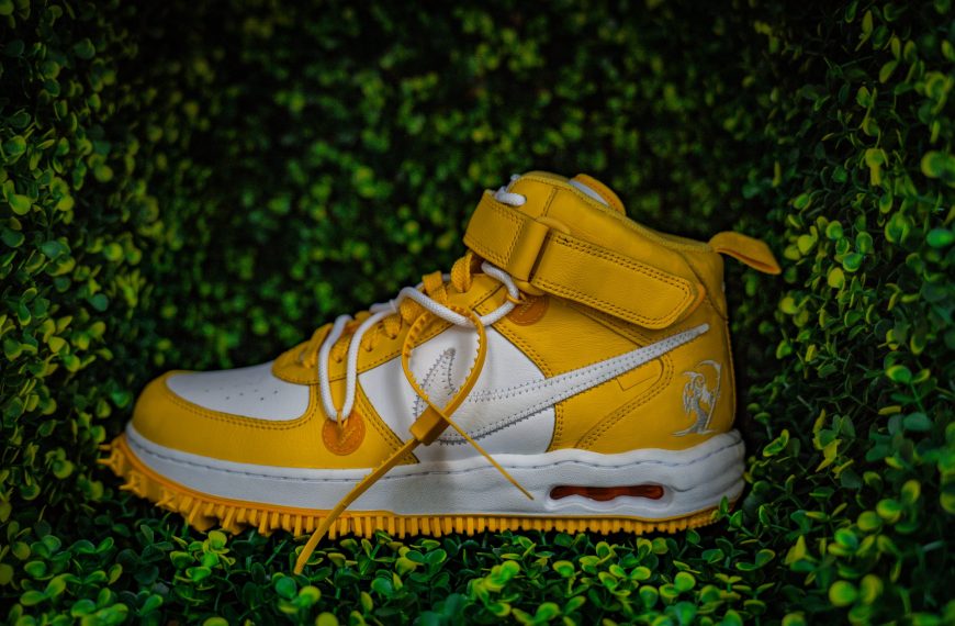 Nike Air Force 1 mid x OFF WHITE – 109€