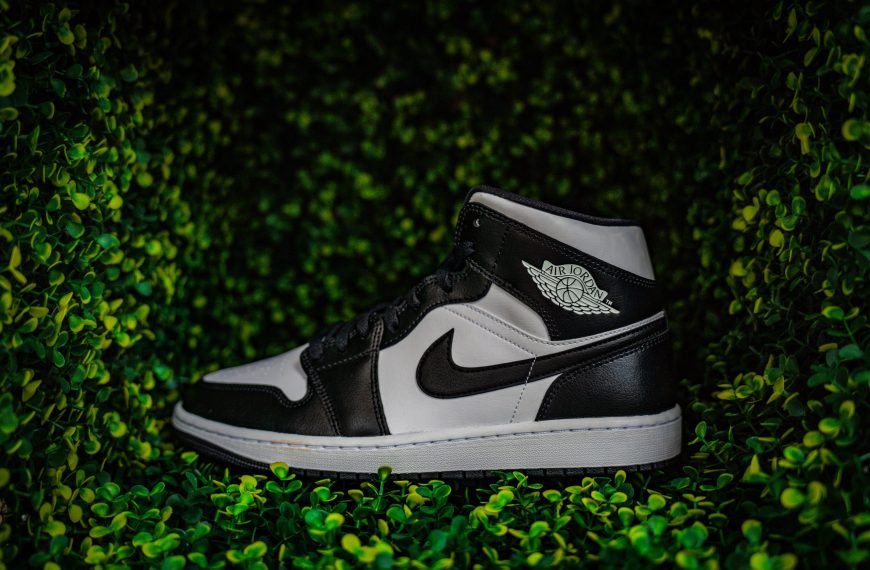 Jordan 1 mid black/ White – 79€