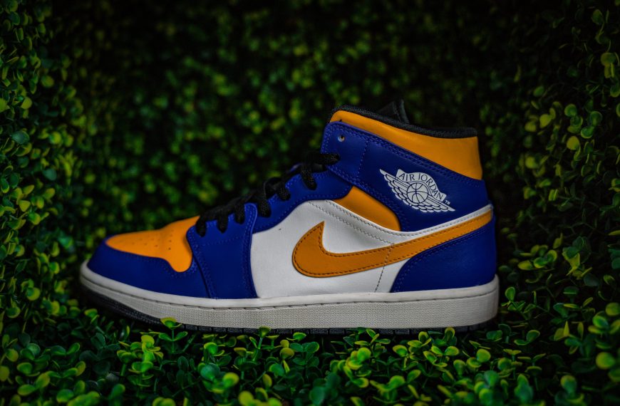 Jordan 1 mid lakers – 59€