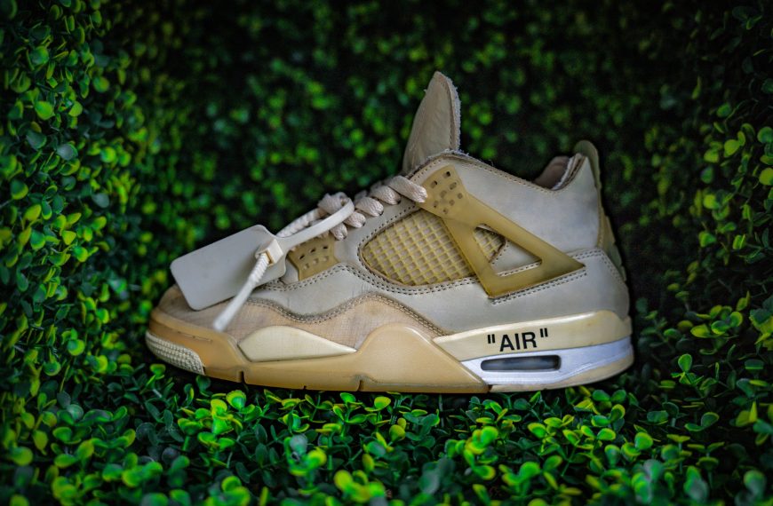 Jordan 4 x OFF WHITE – 309€