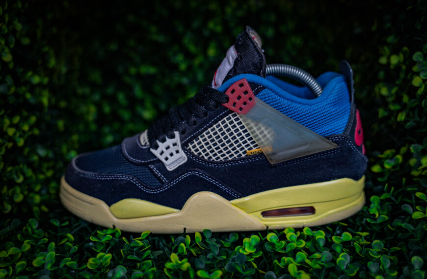 Jordan 4 union off noir – 229€
